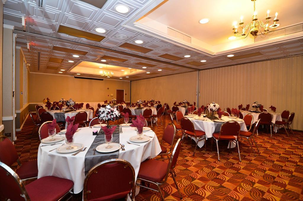 Red Lion Hotel Farmington Restaurant foto